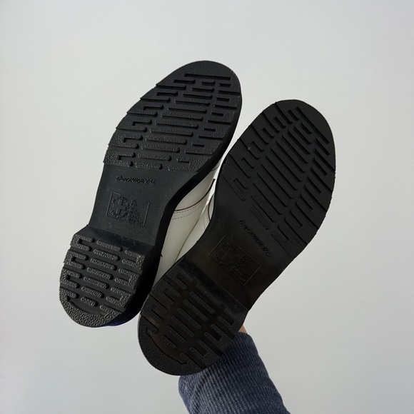 SUPREME x DR. MARTENS 1461 in Spiderweb White - Picture 5 of 8